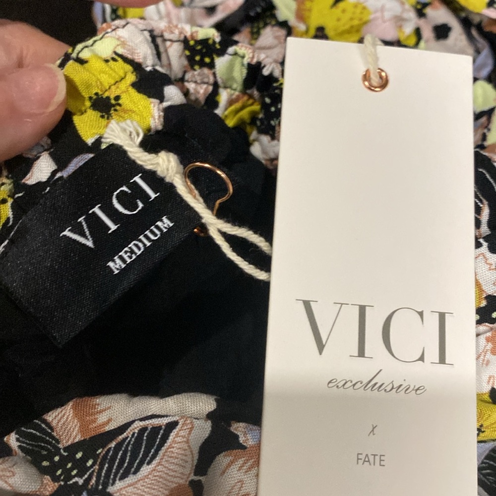 NWT VICI BLUMA FLORAL HALTER JUMPSUIT - BLACK/MULTI |Size Medium LAST ONE!!! - Picture 6 of 8